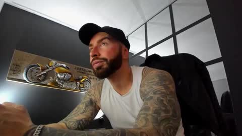 Snapshot of arongrant chatting on 02-12-25, 09:10 AronGrant online show from 02-12-25, 09:10