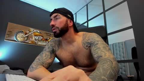 Snapshot of arongrant chatting on 02-19-25, 08:44 AronGrant online show from 02-19-25, 08:44