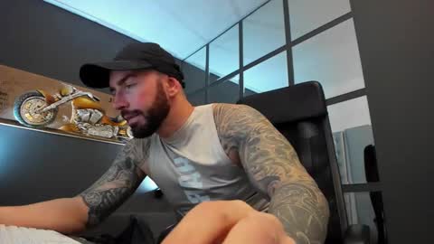 Snapshot of arongrant chatting on 02-20-25, 10:16 AronGrant online show from 02-20-25, 10:16