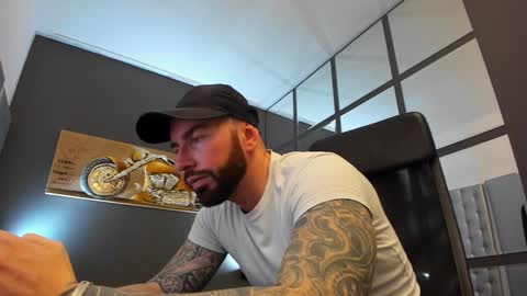 Snapshot of arongrant chatting on 02-26-25, 09:32 AronGrant online show from 02-26-25, 09:32