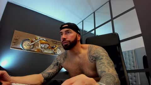 Snapshot of arongrant chatting on 03-05-25, 08:10 AronGrant online show from 03-05-25, 08:10