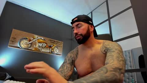 Snapshot of arongrant chatting on 03-08-25, 09:17 AronGrant online show from 03-08-25, 09:17