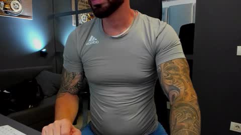 Snapshot of arongrant chatting on 09-17-25, 08:49 AronGrant online show from 09-17-25, 08:49