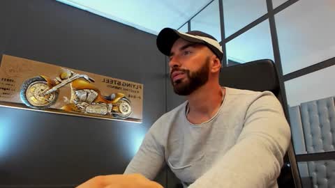 Snapshot of arongrant chatting on 09-19-25, 09:54 AronGrant online show from 09-19-25, 09:54