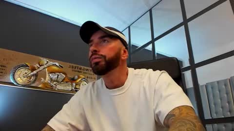 Snapshot of arongrant chatting on 09-23-25, 10:40 AronGrant online show from 09-23-25, 10:40