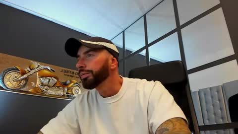 Snapshot of arongrant chatting on 09-24-25, 09:23 AronGrant online show from 09-24-25, 09:23