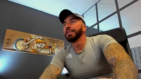 Snapshot of arongrant chatting on 09-26-25, 10:41 AronGrant online show from 09-26-25, 10:41