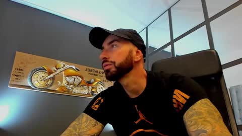 Snapshot of arongrant chatting on 10-03-25, 09:06 AronGrant online show from 10-03-25, 09:06