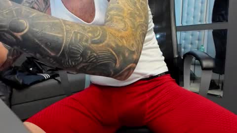 Snapshot of arongrant chatting on 10-11-25, 09:19 AronGrant online show from 10-11-25, 09:19