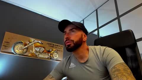 Snapshot of arongrant chatting on 10-23-25, 08:24 AronGrant online show from 10-23-25, 08:24