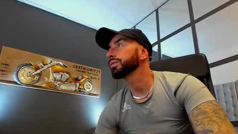 Snapshot of arongrant chatting on 10-24-25, 09:17 AronGrant online show from 10-24-25, 09:17