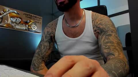 Snapshot of arongrant chatting on 10-25-25, 08:55 AronGrant online show from 10-25-25, 08:55