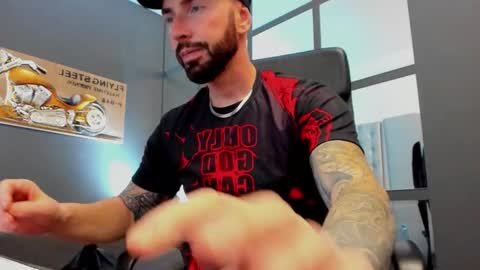 Snapshot of arongrant chatting on 10-26-25, 10:32 AronGrant online show from 10-26-25, 10:32