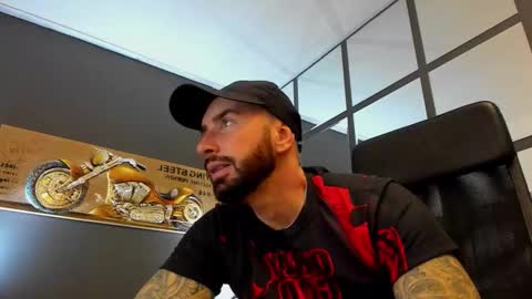 Snapshot of arongrant chatting on 10-27-25, 10:30 AronGrant online show from 10-27-25, 10:30