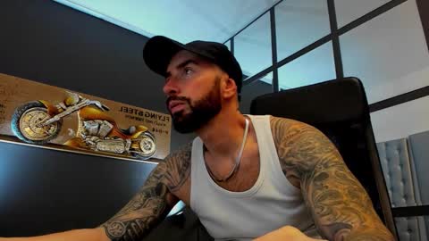 Snapshot of arongrant chatting on 10-29-25, 09:33 AronGrant online show from 10-29-25, 09:33