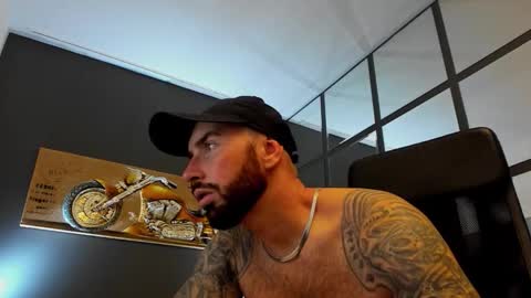 Snapshot of arongrant chatting on 10-31-25, 10:49 AronGrant online show from 10-31-25, 10:49