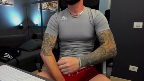 Snapshot of arongrant chatting on 11-01-25, 11:12 AronGrant online show from 11-01-25, 11:12