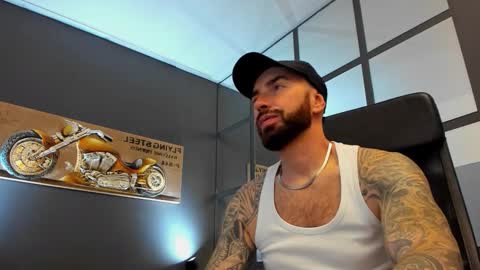 Snapshot of arongrant chatting on 11-03-25, 09:32 AronGrant online show from 11-03-25, 09:32