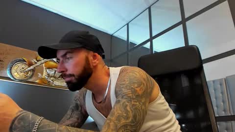 Snapshot of arongrant chatting on 11-04-25, 10:25 AronGrant online show from 11-04-25, 10:25