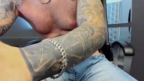 Snapshot of arongrant chatting on 11-09-25, 10:46 AronGrant online show from 11-09-25, 10:46