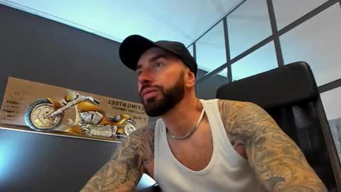 Snapshot of arongrant chatting on 11-11-25, 10:37 AronGrant online show from 11-11-25, 10:37