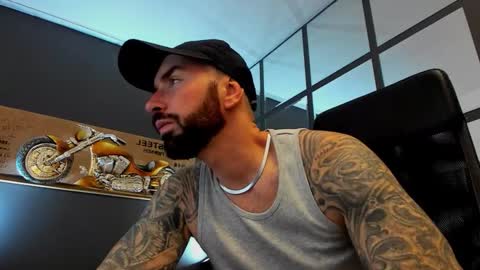 Snapshot of arongrant chatting on 11-20-25, 09:53 AronGrant online show from 11-20-25, 09:53