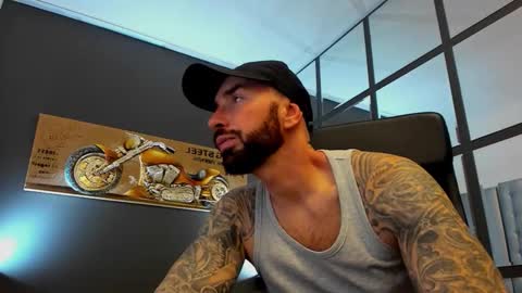 Snapshot of arongrant chatting on 11-22-25, 11:42 AronGrant online show from 11-22-25, 11:42