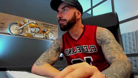 Snapshot of arongrant chatting on 11-23-25, 11:21 AronGrant online show from 11-23-25, 11:21