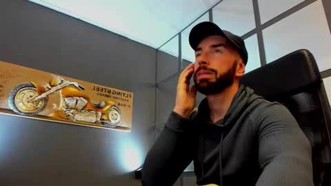 Snapshot of arongrant chatting on 11-24-25, 10:48 AronGrant online show from 11-24-25, 10:48