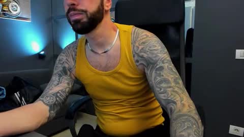 Snapshot of arongrant chatting on 11-28-25, 10:18 AronGrant online show from 11-28-25, 10:18