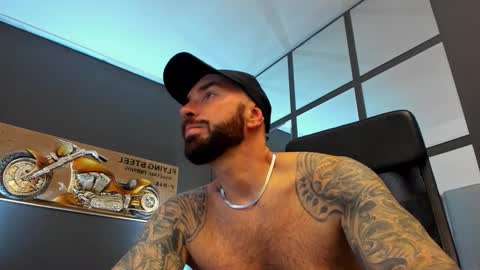 Snapshot of arongrant chatting on 11-29-25, 10:18 AronGrant online show from 11-29-25, 10:18