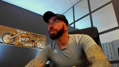 Snapshot of arongrant chatting on 11-30-25, 11:14 AronGrant online show from 11-30-25, 11:14