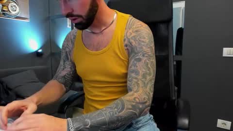 Snapshot of arongrant chatting on 12-01-25, 10:42 AronGrant online show from 12-01-25, 10:42