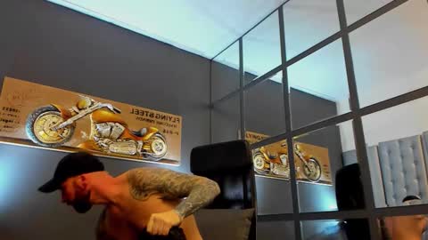 Snapshot of arongrant chatting on 12-15-25, 11:47 AronGrant online show from 12-15-25, 11:47