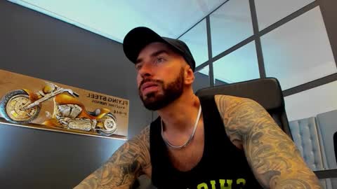 Snapshot of arongrant chatting on 12-16-25, 10:31 AronGrant online show from 12-16-25, 10:31