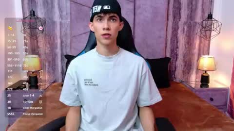Snapshot of arontawers chatting on 07-16-26, 07:20 Arontawers online show from 07-16-26, 07:20
