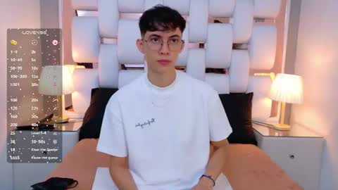 Snapshot of arontawers chatting on 07-24-26, 03:10 Arontawers online show from 07-24-26, 03:10
