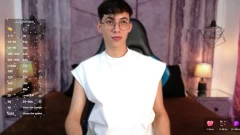 Snapshot of arontawers chatting on 07-27-26, 07:43 Arontawers online show from 07-27-26, 07:43