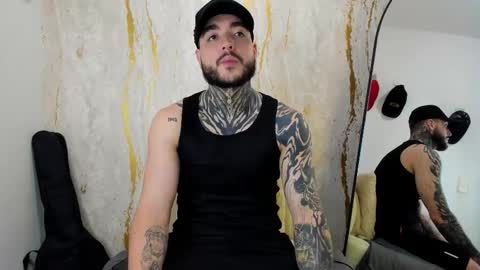 Snapshot of aronwade chatting on 10-28-25, 05:55 Aron online show from 10-28-25, 05:55