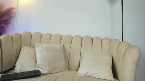 Snapshot of aroon_connor chatting on 10-30-25, 10:10 online show from 10-30-25, 10:10