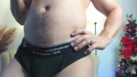 Snapshot of aroon_connor chatting on 11-11-25, 10:43 online show from 11-11-25, 10:43