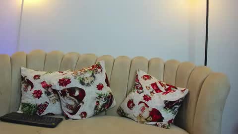 Snapshot of aroon_connor chatting on 11-24-25, 10:53 online show from 11-24-25, 10:53