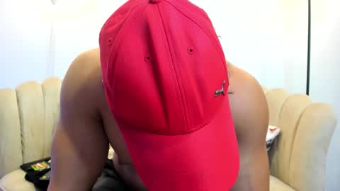 Snapshot of aroon_connor chatting on 12-02-25, 12:27 online show from 12-02-25, 12:27