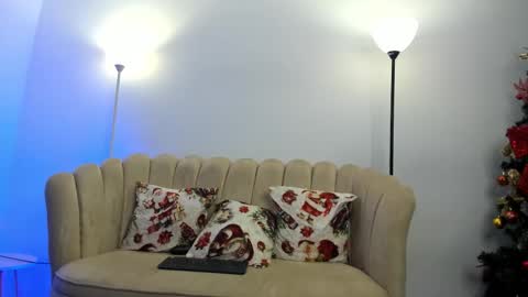 Snapshot of aroon_connor chatting on 12-15-25, 02:16 online show from 12-15-25, 02:16