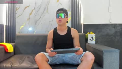 Aroon   online show from 04-20-26, 03:31