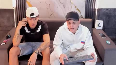 Aroon   online show from 04-26-26, 03:48