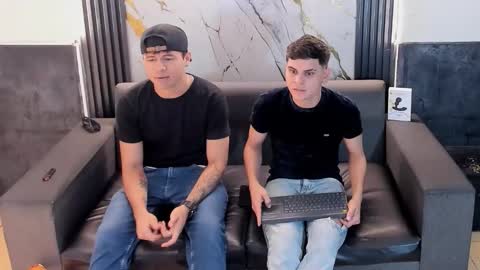 Aroon   online show from 04-28-26, 03:33