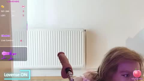 Snapshot of arrasun chatting on 02-25-25, 11:19 Arra Sun online show from 02-25-25, 11:19