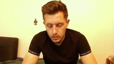 Snapshot of arromwilliam90 chatting on 01-26-25, 04:20 arromwilliam90 online show from 01-26-25, 04:20