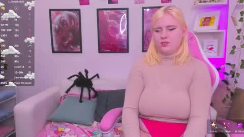 art_lovee_ online show from 11-11-25, 01:49